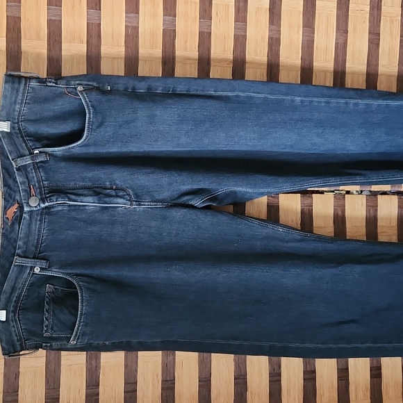 Tommy Bahama 38/34 Standard Jeans - Picture 4 of 10